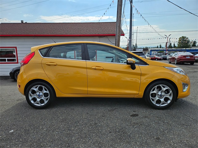 2013 Ford Fiesta Titanium photo 2