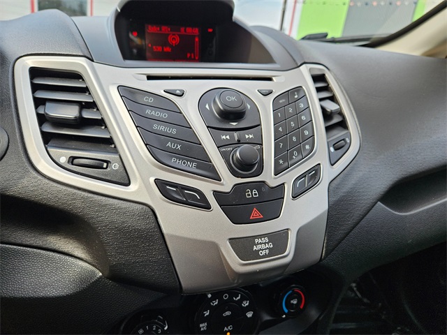2013 Ford Fiesta Titanium photo 22