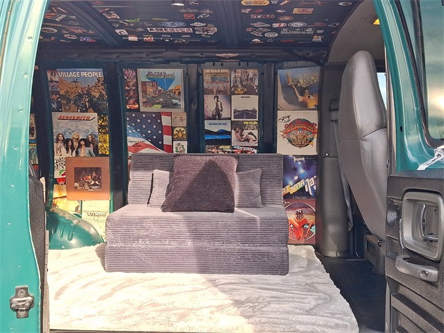 used 2001 GMC Savana G2500 car, priced at $8,950