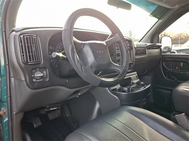 used 2001 GMC Savana G2500 car, priced at $8,950