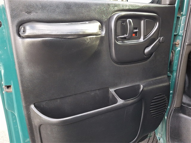 used 2001 GMC Savana G2500 car, priced at $8,950