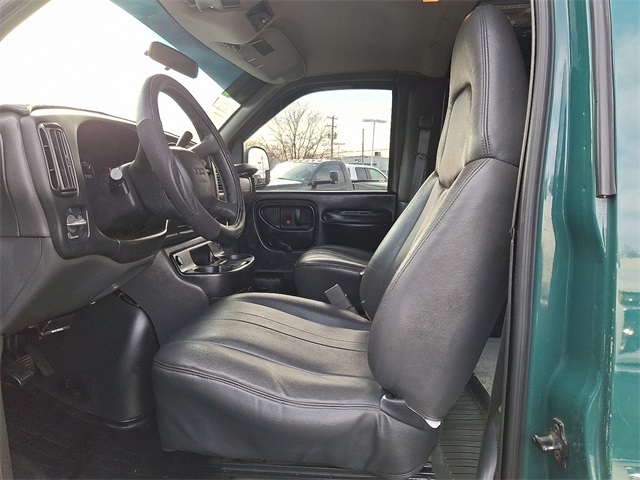 used 2001 GMC Savana G2500 car, priced at $8,950