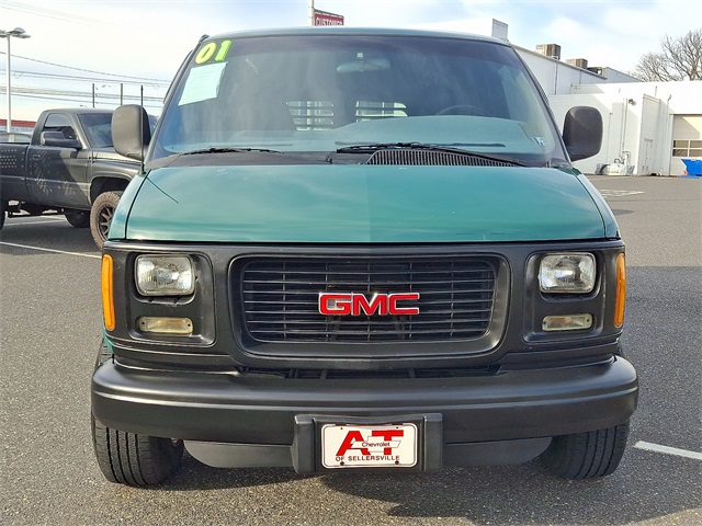 used 2001 GMC Savana G2500 car, priced at $8,950