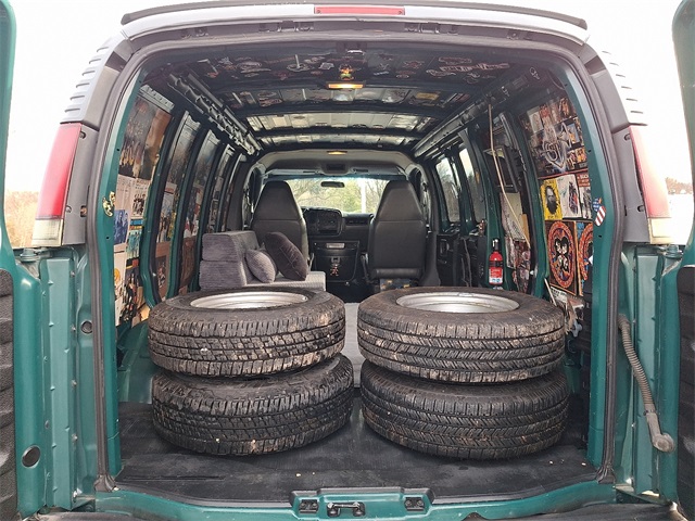 used 2001 GMC Savana G2500 car, priced at $8,950