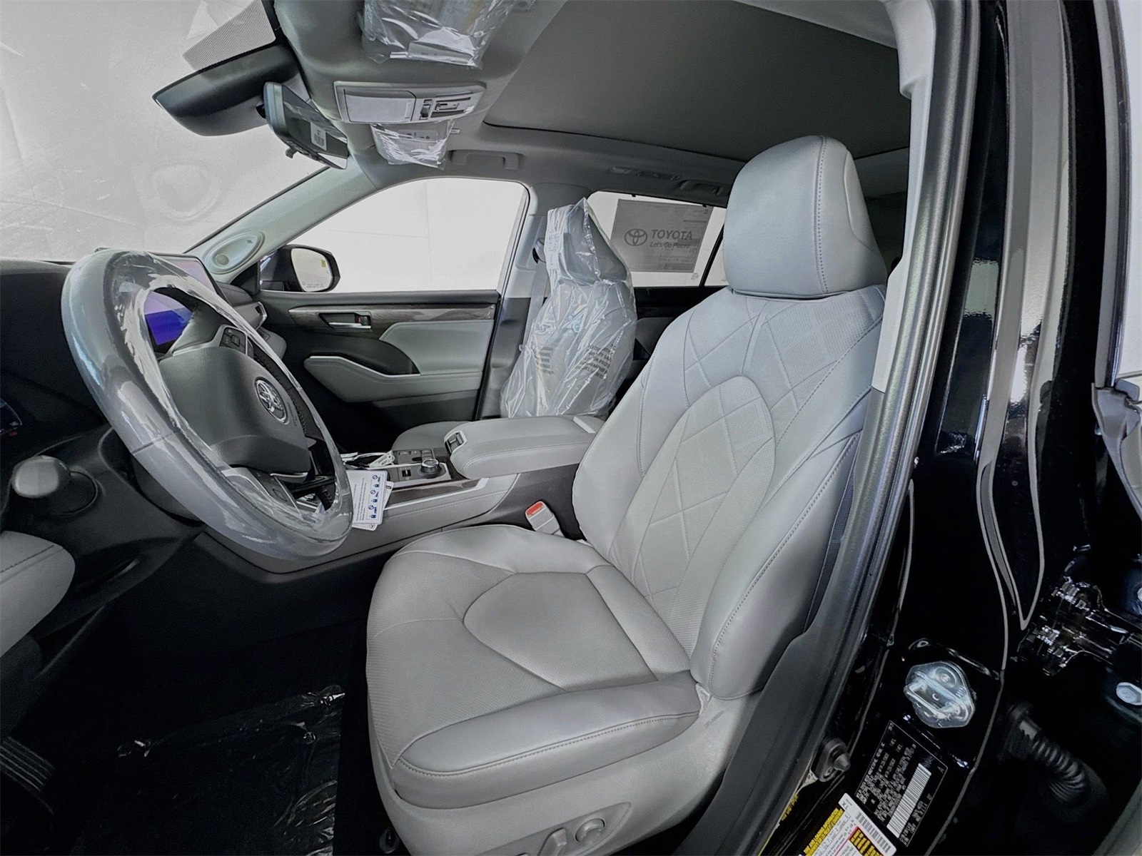 2025 Toyota Highlander Platinum photo 10