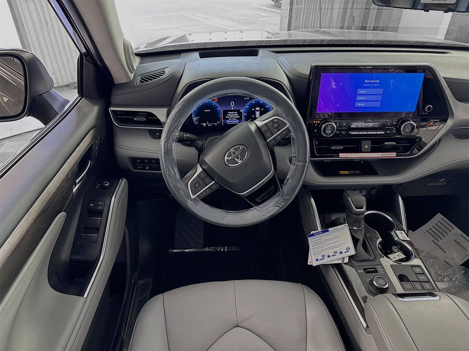 2025 Toyota Highlander Platinum photo 12