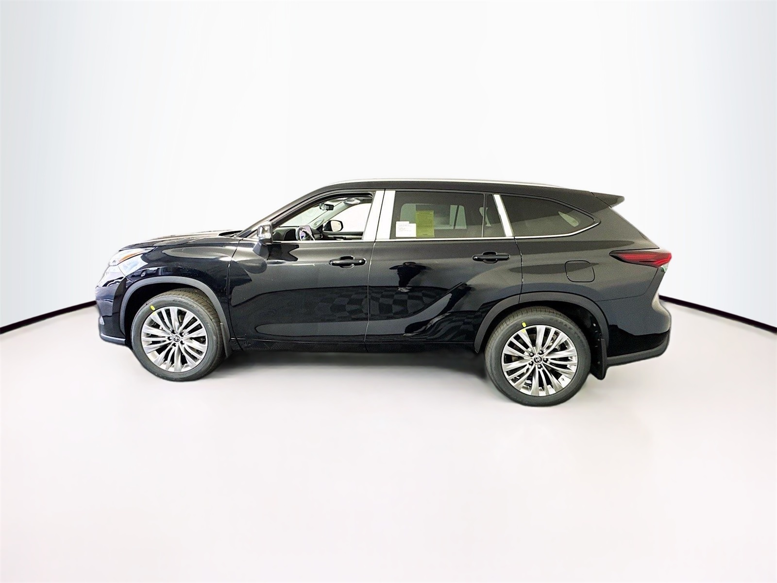 2025 Toyota Highlander Platinum photo 3
