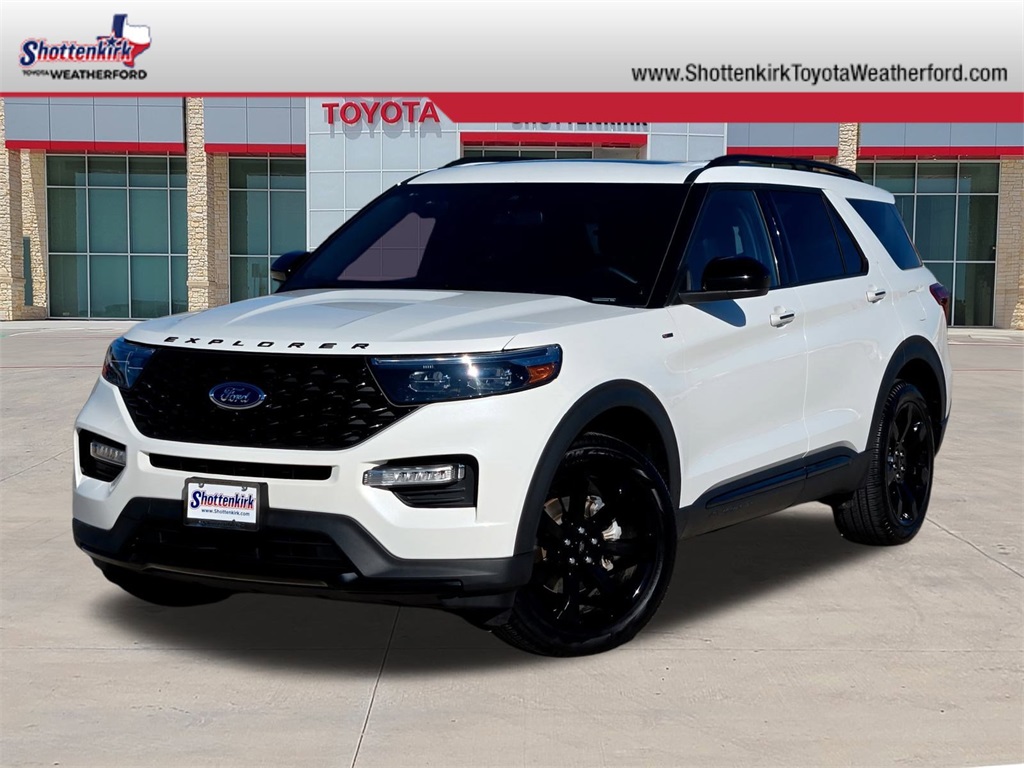 2023 Ford Explorer ST-LINE's photo