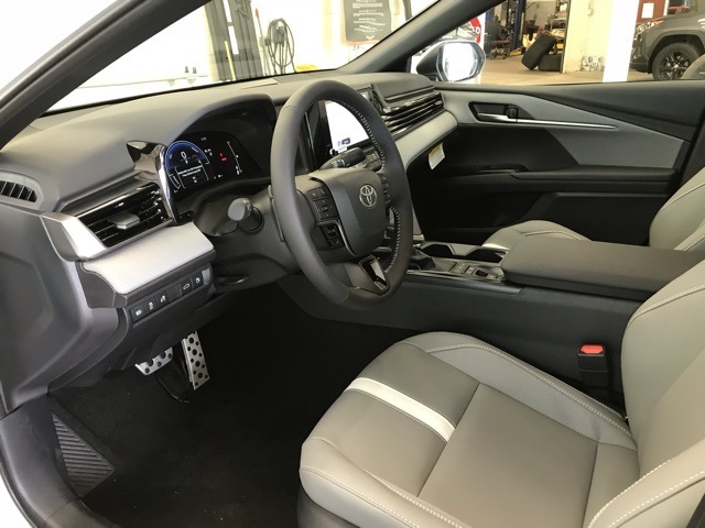 2025 Toyota Camry SE photo 12