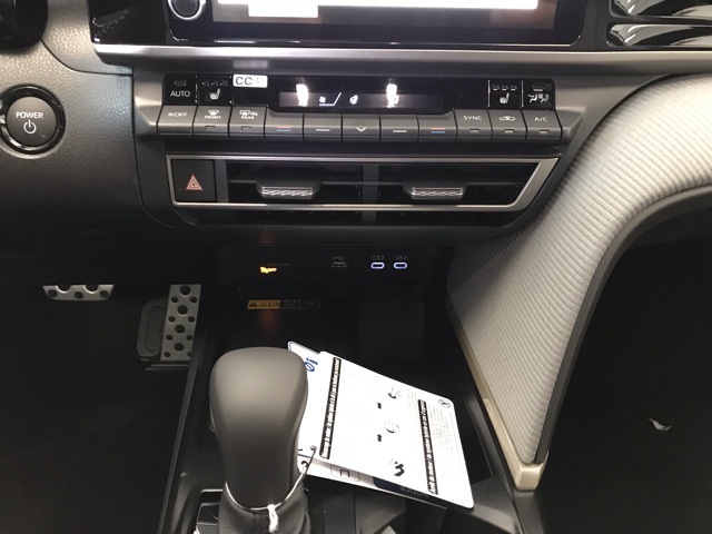 2025 Toyota Camry SE photo 17