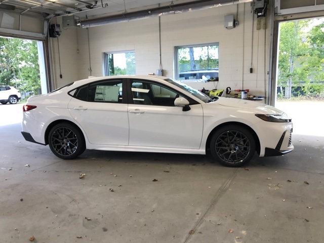 2025 Toyota Camry SE photo 2