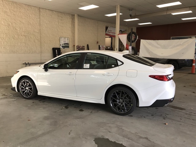 2025 Toyota Camry SE photo 7