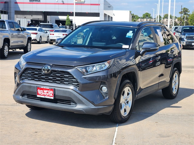2020 Toyota RAV4 XLE photo 3