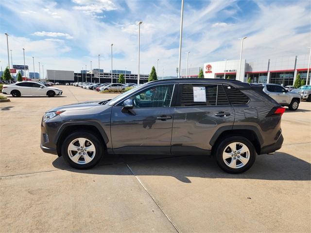 2020 Toyota RAV4 XLE photo 4