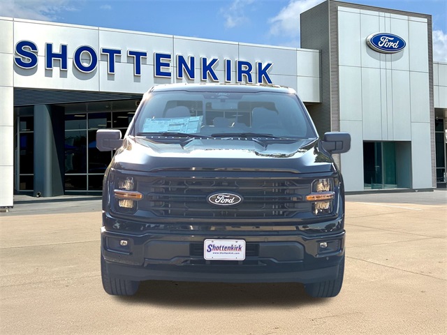2025 Ford F-150 XLT photo 2