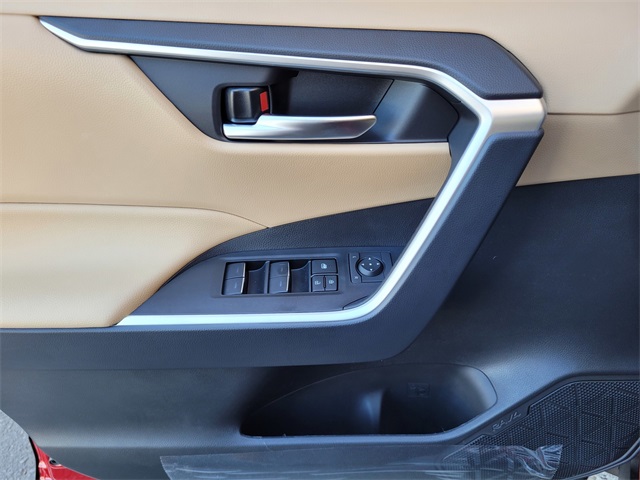 2025 Toyota RAV4 XLE photo 10