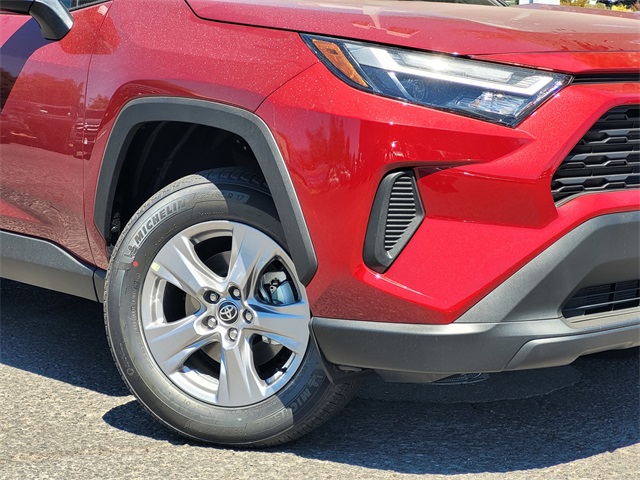 2025 Toyota RAV4 XLE photo 3