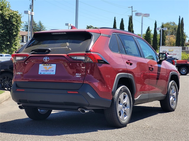 2025 Toyota RAV4 XLE photo 5