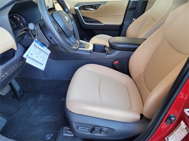 2025 Toyota RAV4 XLE photo 9