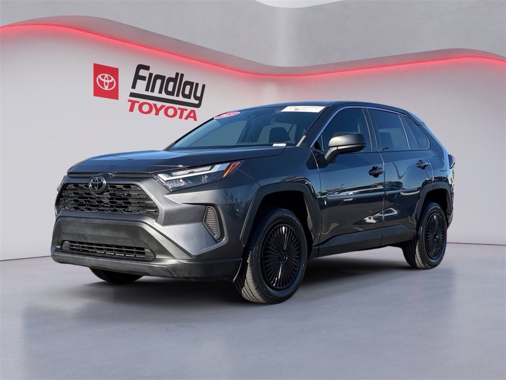2023 Toyota RAV4 LE's photo