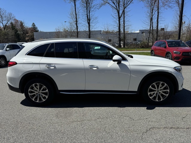 2025 Mercedes Benz GLC 300 4MATIC photo 2