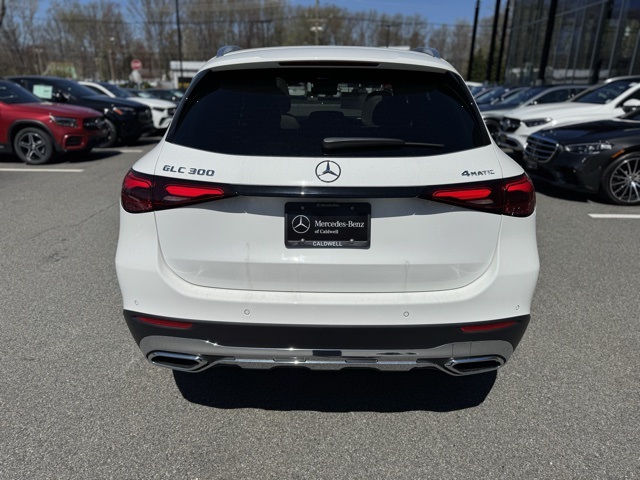 2025 Mercedes Benz GLC 300 4MATIC photo 4