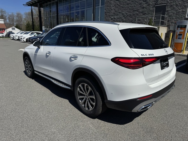 2025 Mercedes Benz GLC 300 4MATIC photo 5
