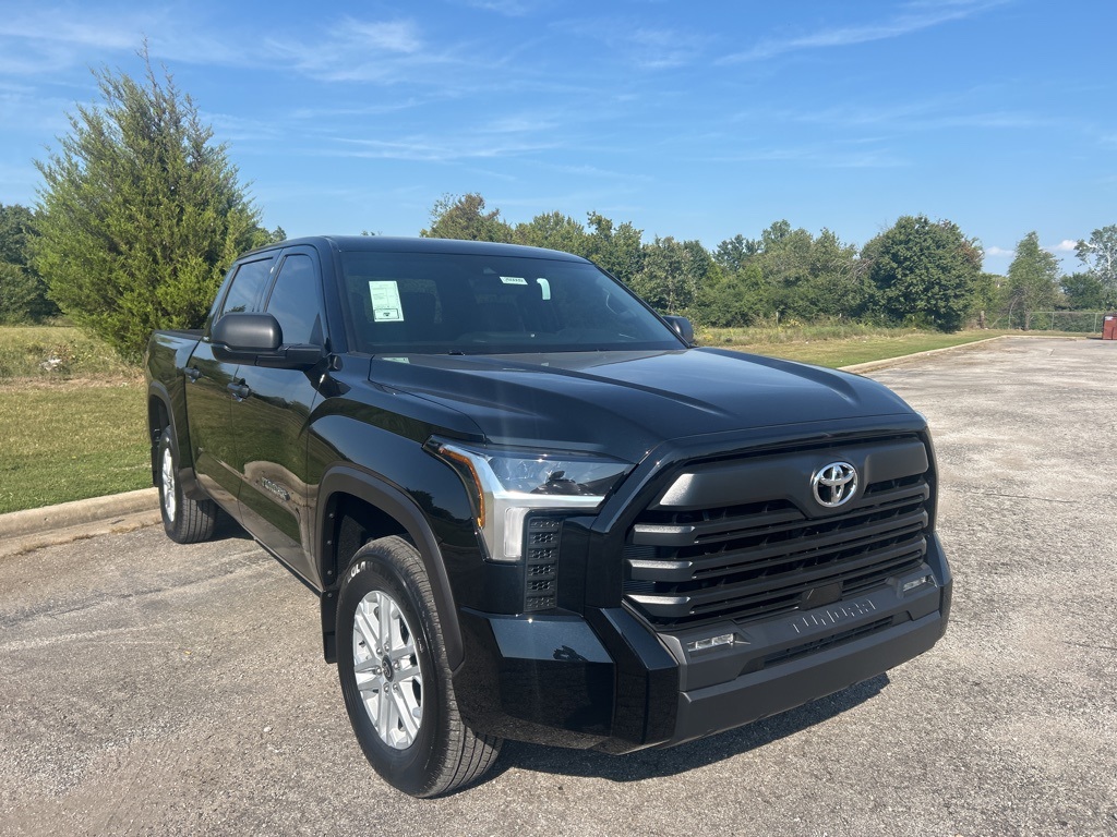 2026 Toyota Tundra SR5 CrewMax photo 3