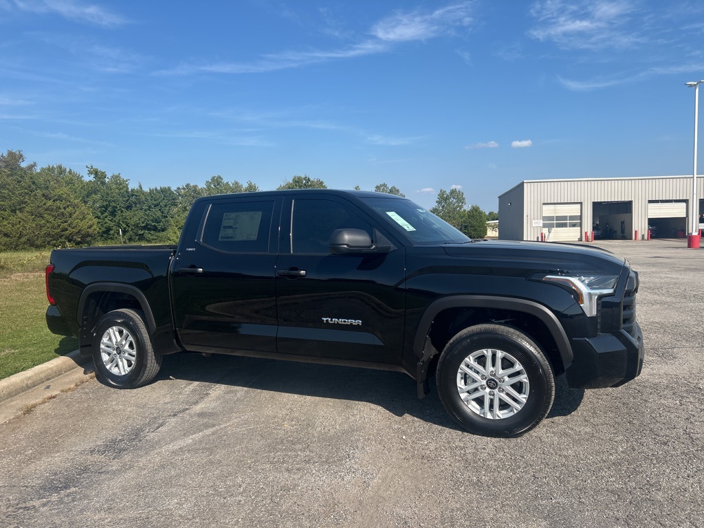 2026 Toyota Tundra SR5 CrewMax photo 4