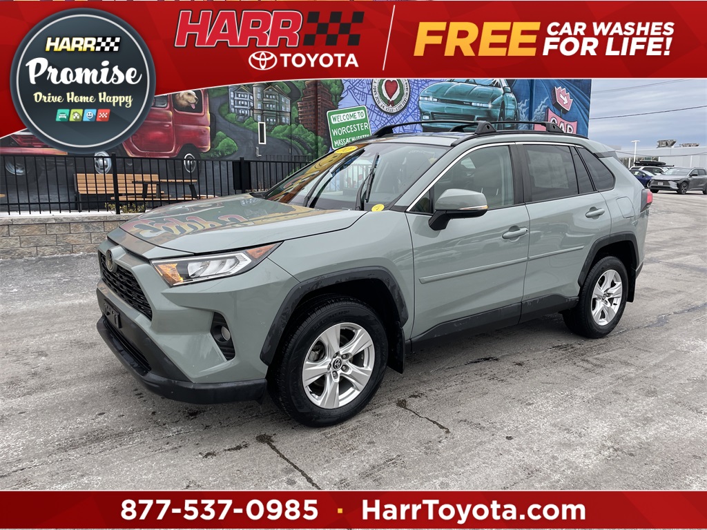 2021 Toyota RAV4 XLE's photo