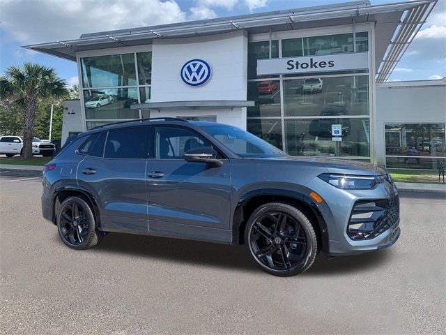 2026 Volkswagen Tiguan SE R-LINE BLACK's photo