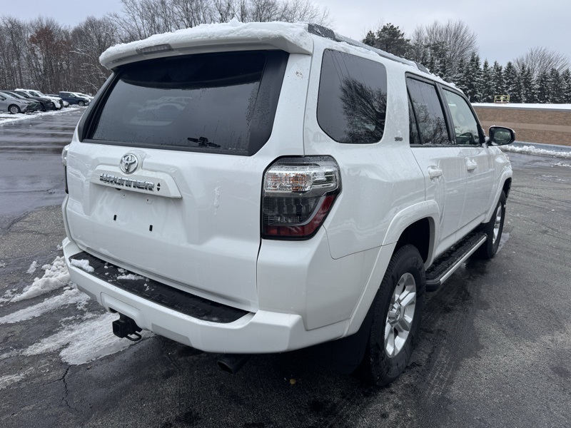 2024 Toyota 4Runner SR5 photo 3