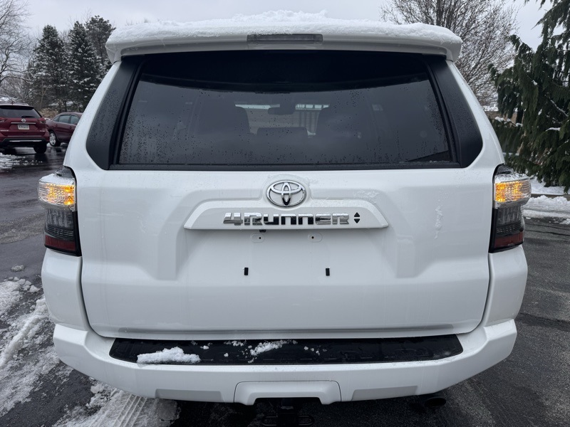2024 Toyota 4Runner SR5 photo 4