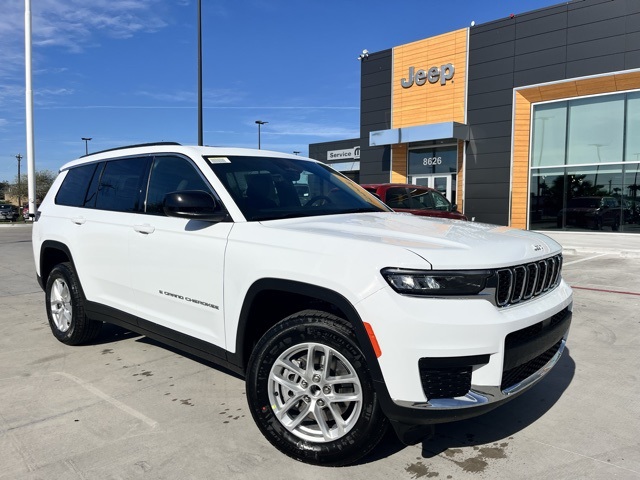 2025 Jeep Grand Cherokee L Laredo's photo
