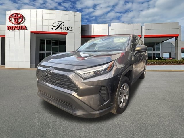 2023 Toyota RAV4 LE's photo