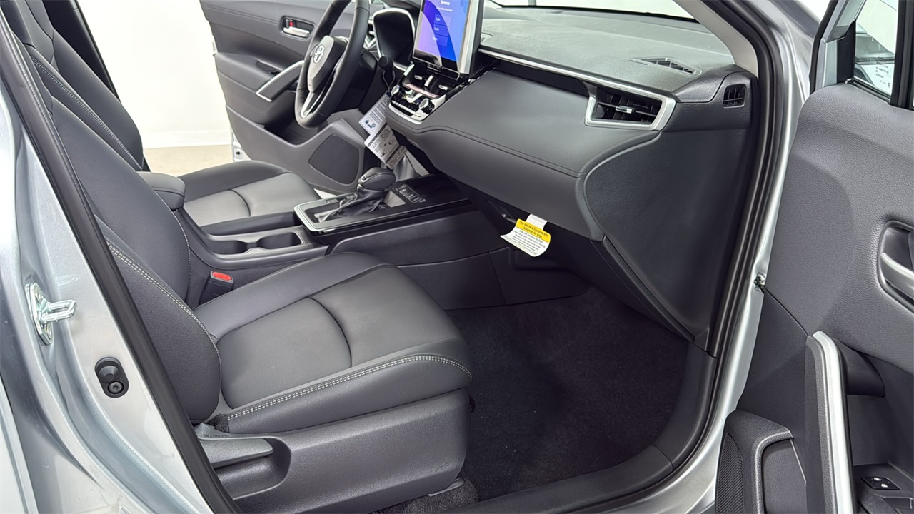 2026 Toyota Corolla Cross XLE photo 18