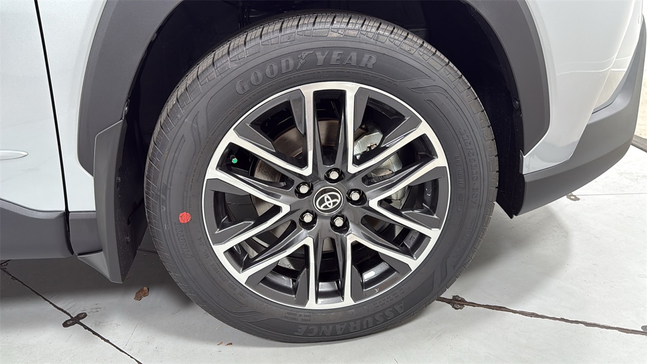 2026 Toyota Corolla Cross XLE photo 21