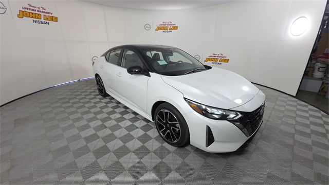 2025 Aspen White Tricoat/Super Black Nissan Sentra SR FWD Sedan