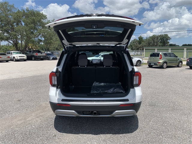 2025 Star White Metallic Tri-Coat Ford Explorer Platinum RWD SUV