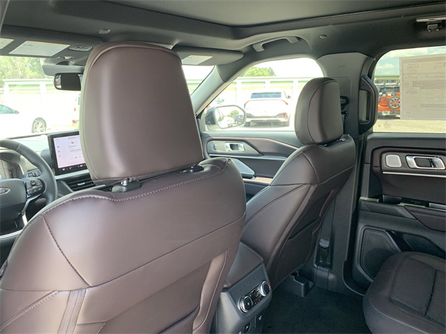 2025 Star White Metallic Tri-Coat Ford Explorer Platinum RWD SUV