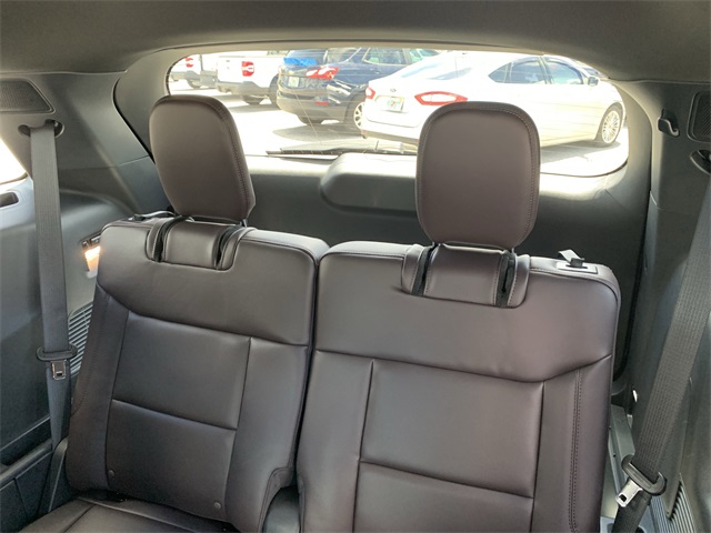 2025 Star White Metallic Tri-Coat Ford Explorer Platinum RWD SUV