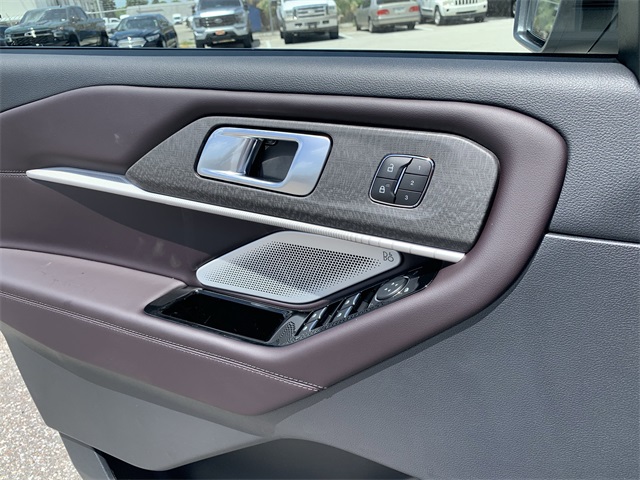 2025 Star White Metallic Tri-Coat Ford Explorer Platinum RWD SUV