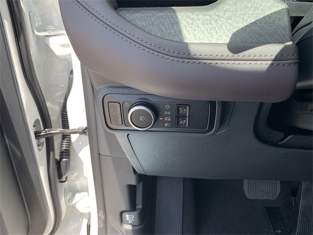 2025 Star White Metallic Tri-Coat Ford Explorer Platinum RWD SUV