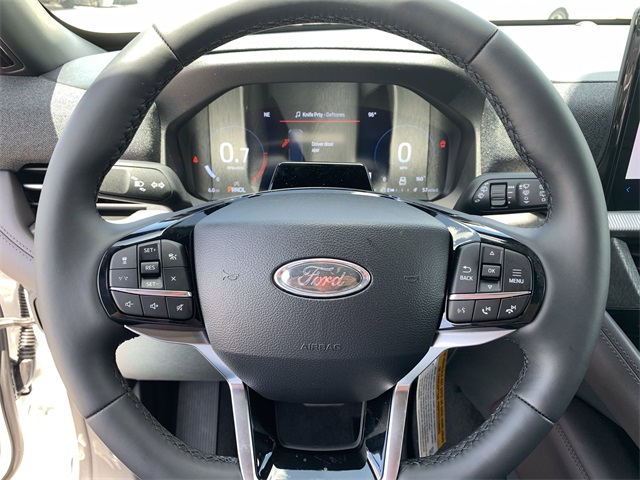 2025 Star White Metallic Tri-Coat Ford Explorer Platinum RWD SUV