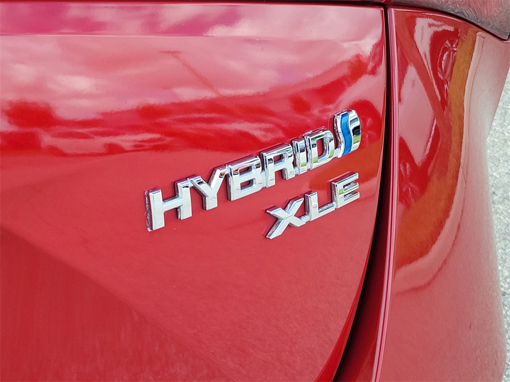 2019 Red Toyota Prius L FWD Hatchback