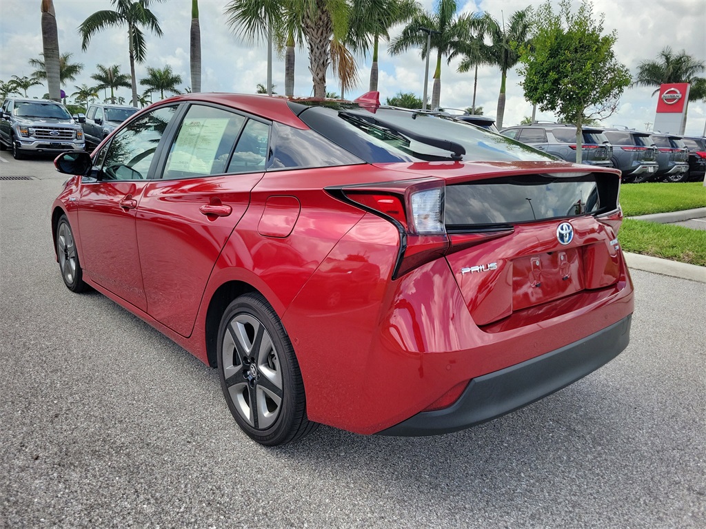 2019 Red Toyota Prius L FWD Hatchback