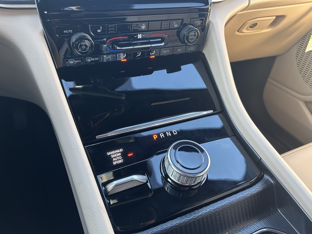 new 2025 Jeep Grand Cherokee car, priced at $51,660