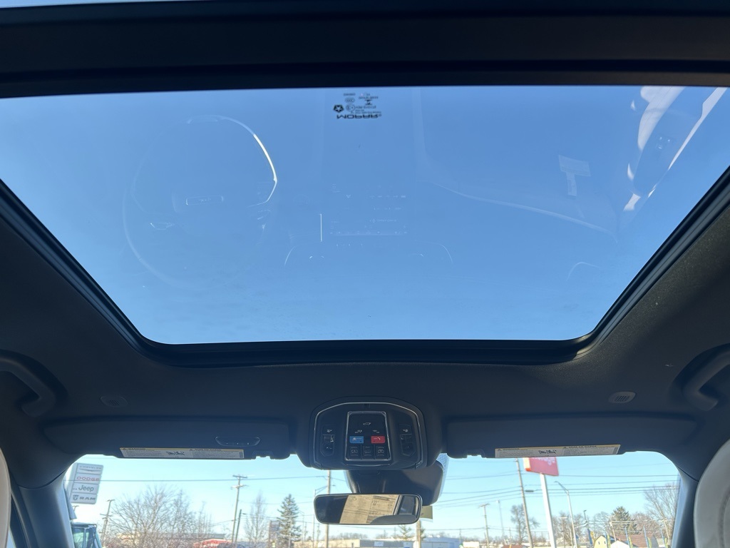 new 2025 Jeep Grand Cherokee car, priced at $51,660