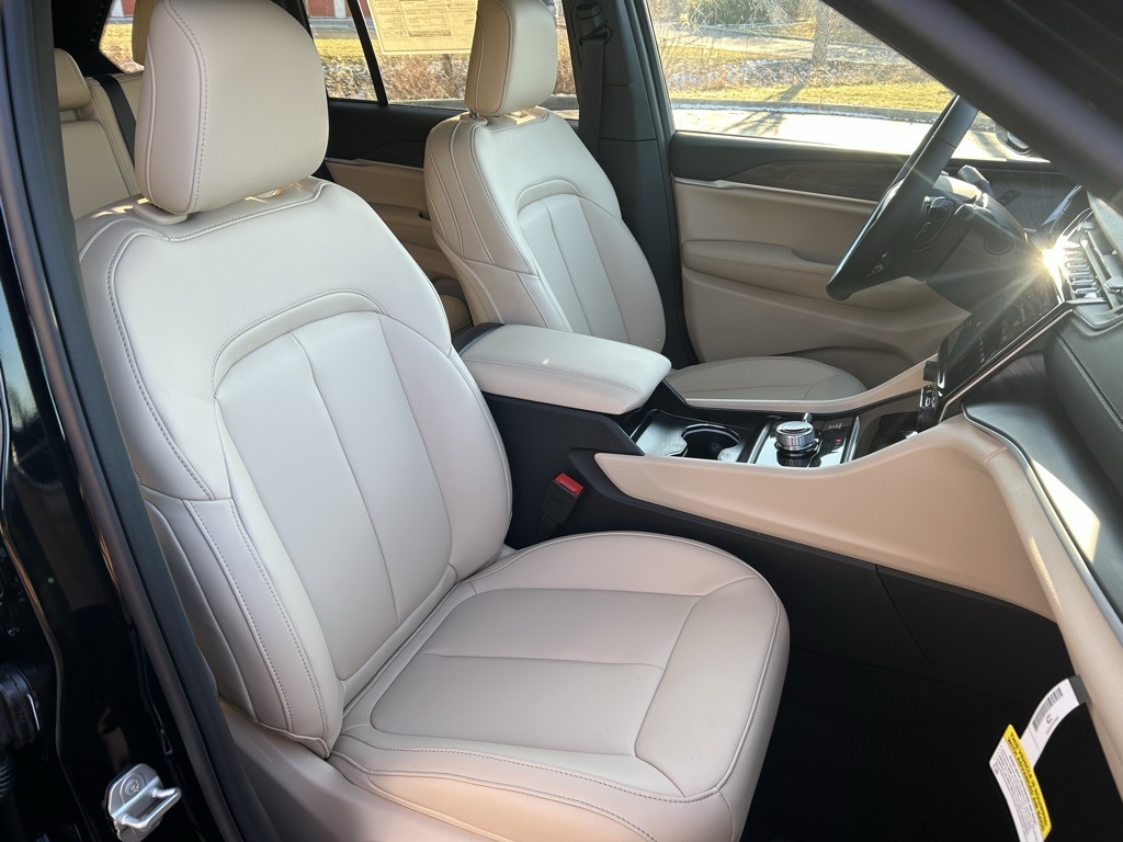 new 2025 Jeep Grand Cherokee car, priced at $51,660