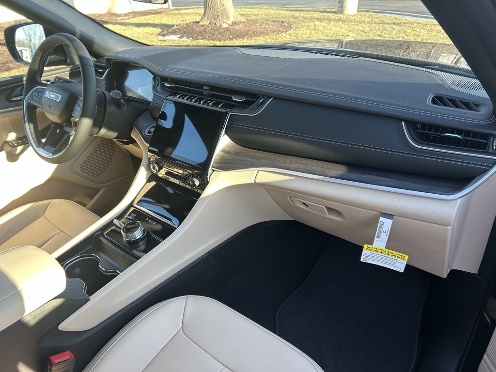 new 2025 Jeep Grand Cherokee car, priced at $51,660